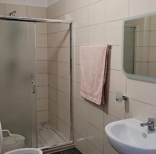 Deluxe * Vlorë
